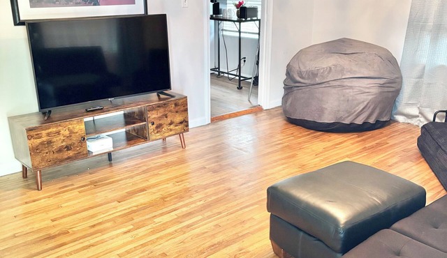 Secluded location in quiet neighborhood 2 miles from the brand new amphitheater.