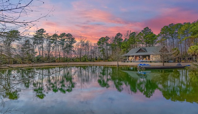 Secluded Lodge 8acres Hot Tub, Pingpong kayaks!