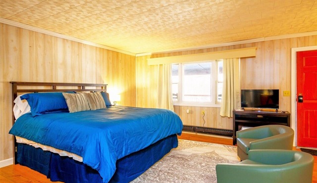 Secluded Lodge*Full kitchen + King Bed