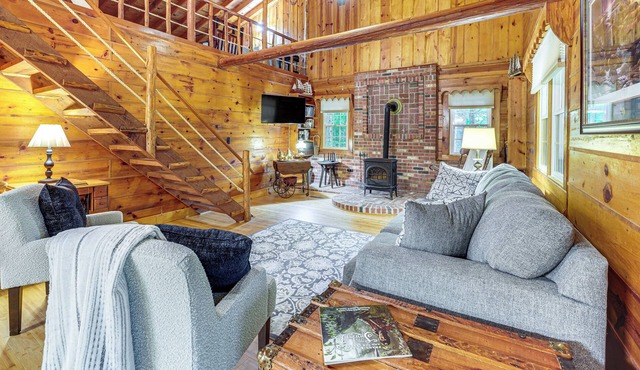 Secluded Lodge Stay: Day Trip to Audra State Park!