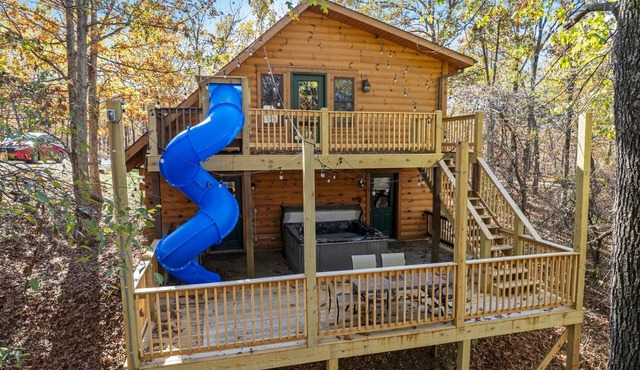 Secluded Lodge w HotTub Loft w Games Near Big Cedar Trophy Buck Pet Friendly Car Charger Slide