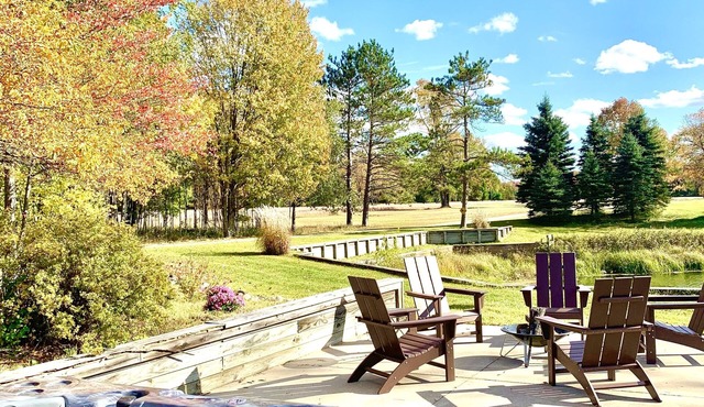Secluded Lodge with hot tub