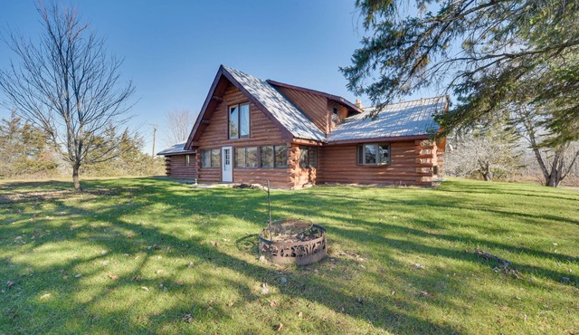 Secluded Log Cabin < 1 Mi to Munger State Trail!