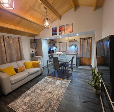 Secluded Log Cabin escape