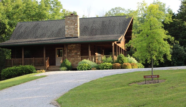 Secluded Log Cabin getaway, with hot tub, and a beautiful view.