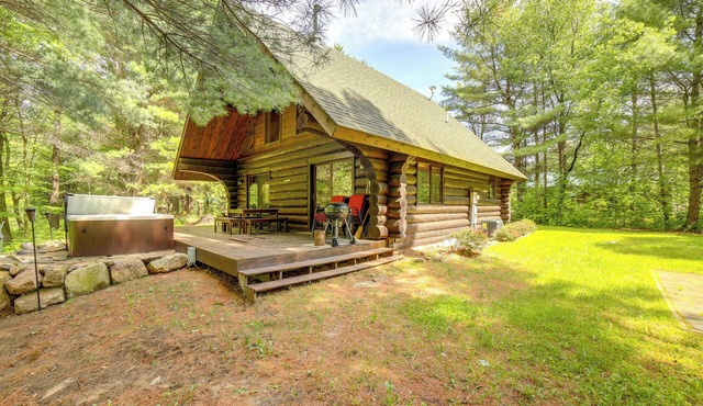Secluded Log Cabin in NW Michigan: Hot Tub & Deck