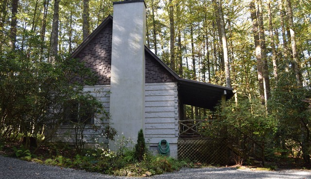 Secluded-Log Cabin-In Town Cashiers-Pet -Friendly!