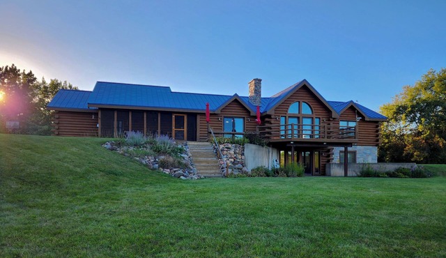 Secluded Log Cabin w/Private Lake & Hiking Trails