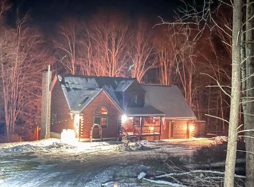 Secluded Log Cabin with Hot Tub Fire Pit Game Room