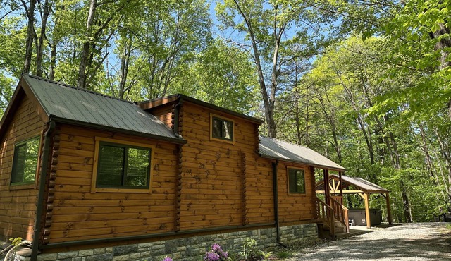 Secluded Log Cabin with Premium Hot Tub under Gazebo