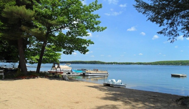 Secluded Log Home Getaway in Gaylord with Private Lake Access