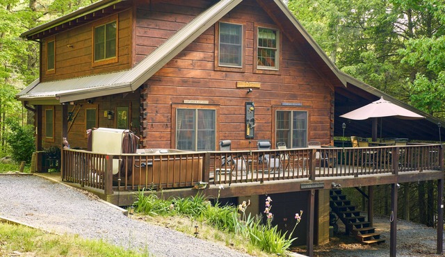 Secluded Log Home on 11 Forested Acres🌲 Jacuzzi🔥 Fire Pit🔥 Wood Stove🔥