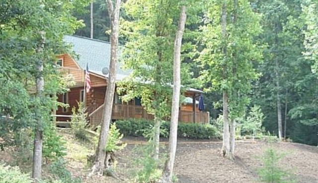 Secluded Log Home on 10 acres w creek, garden, trails, fire pit, FP, Sleeps 10