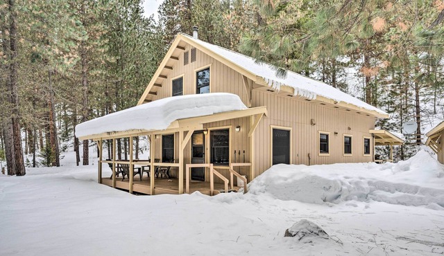 Secluded Lowman Cabin w/ Mountain Views