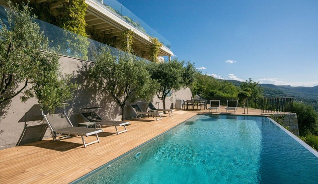 Secluded luxury retreat 10 mins to St Paul de Vence, breathtaking sea views