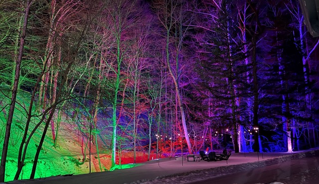 Secluded, Luxuriously Remodeled, Gaming, Hot Tub!