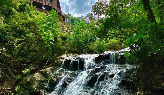 Secluded Luxe Cabin with Waterfall/Creek Views 2 Decks, and Hiking!