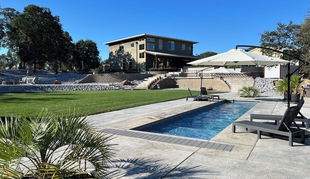 Secluded Luxury at Oak Hollow Estate – Perfect for Groups of Up to 20