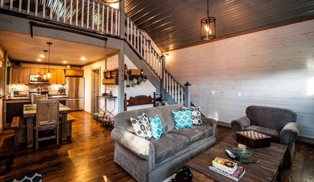 Secluded luxury cabin minutes from Salt Fork