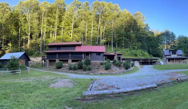 Secluded luxury cabins with water views, game table, wood stove & outdoor dining