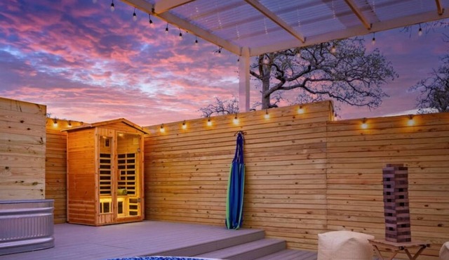 Secluded Luxury Couples cabin | Sauna & Pool