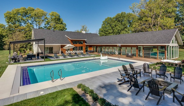 Secluded Luxury Estate w/3 Homes, Pool, Hot Tubs, Fire Pits