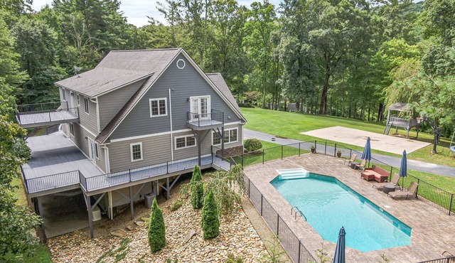 Secluded Luxury Home with Pool and Hot Tub in Asheville * 15 min to Downtown!