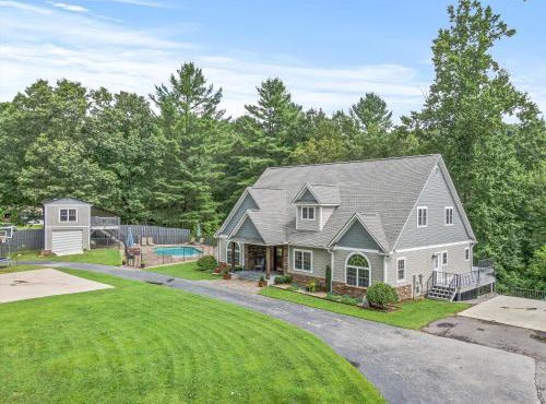 Secluded Luxury Home with Pool and Hot Tub in ASHEVILLE 15 min to Downtown