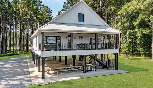 Secluded Luxury Lake House on Lake D'arbonne: Firepit, Kayaks & More
