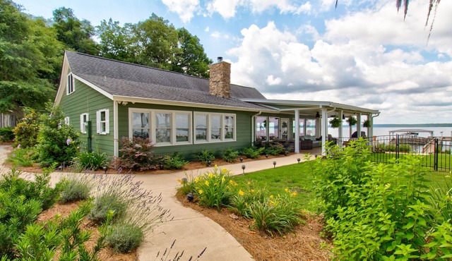 Secluded Luxury Lake house w/ private dock!