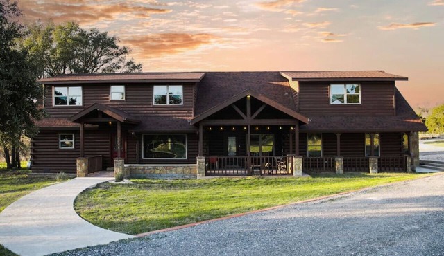 Secluded Luxury Log Cabin On 5 Acres With Game Room