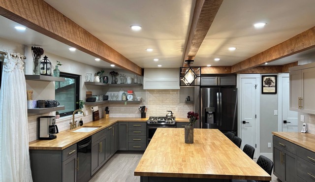 Secluded Luxury: Your Private Farmhouse Homestead Retreat in Bend