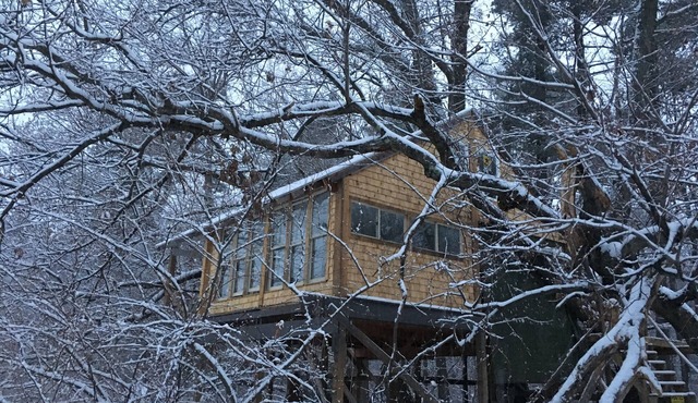 Secluded Magic Treehouse Escape; Hudson, NY.