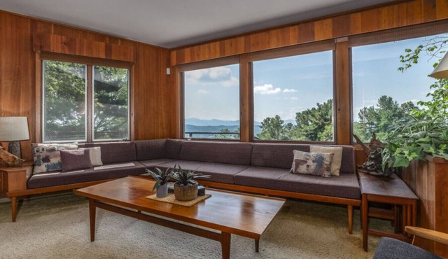 Secluded Mid-Century Retreat w/mtn views, near WLU, VMI