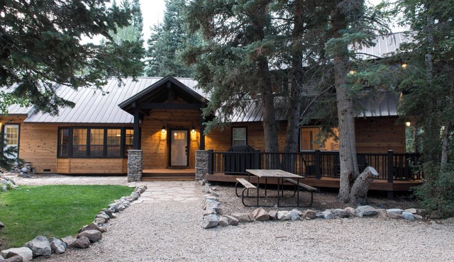 Secluded Midway Mountain Cabin near Park City, Golf & Snow Sports-7 bdrm/4ba