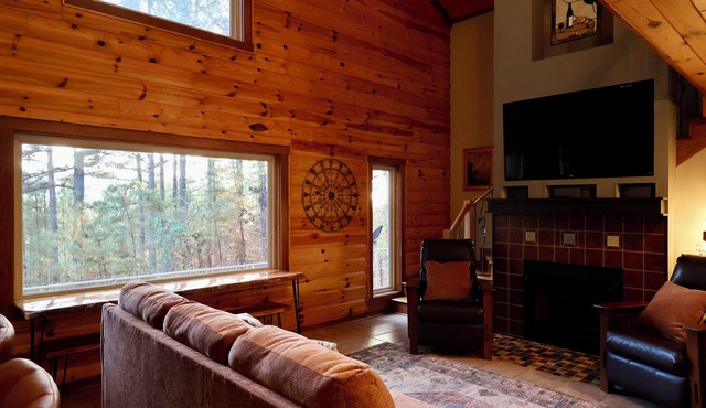 Secluded, Modern Cabin near Hot Springs Village, Oaklawn, HSParks, Lakes, Trails