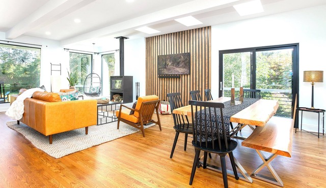 Secluded Modern Farmhouse on 5 Private Acres