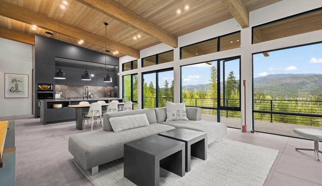 Secluded Modern Mountain Retreat - 2 acres - private trails & breathtaking views