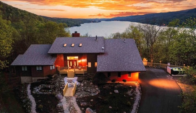 Secluded Mountain View Villa/14 Acres/Grand Spaces