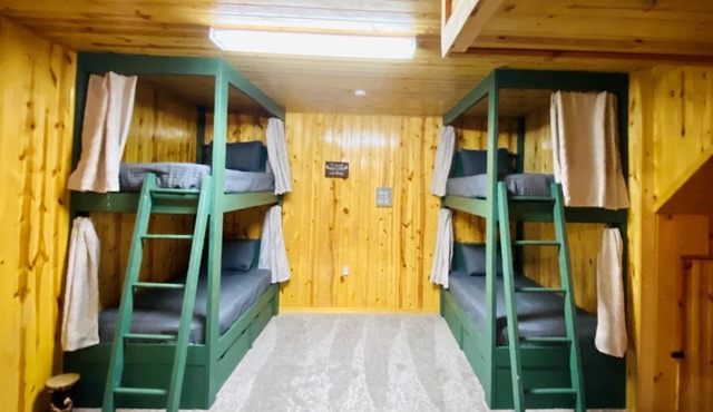 Secluded Mountain 4 Bedroom Cabin