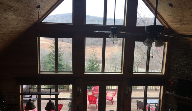 Secluded Mountain Cabin w/hot tub-Nashville TN-Pet and Kid friendly