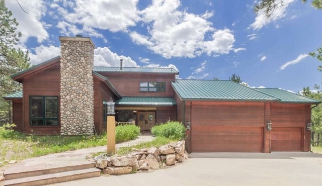 Secluded Mountain estate with steam room, plenty of hiking and exploring trails
