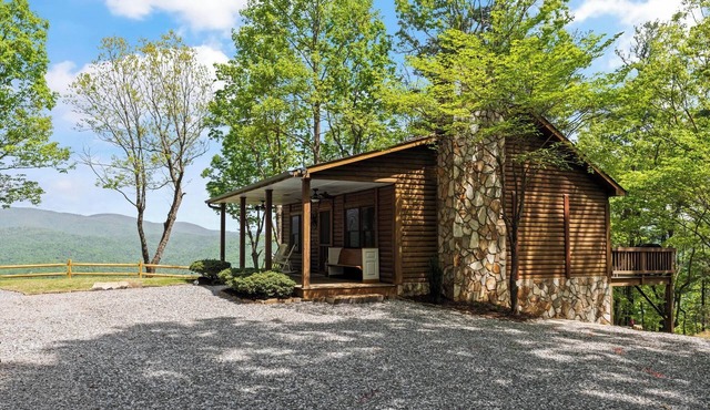 Secluded Mountain Getaway - BIG VIEWS, Fire Pit, Outdoor Dining, 12 Acres