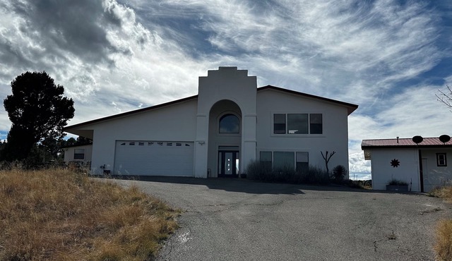 Secluded Mountain House on 20 wooded acres with majestic views and game room.
