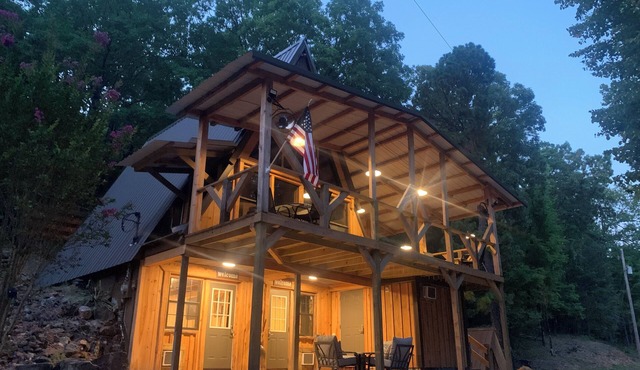 Secluded mountain luxury-access to ATV/bike trails, close to lakes, Hot Springs