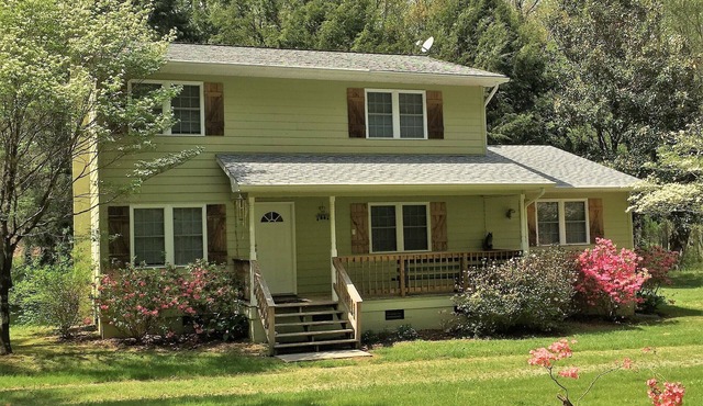 Secluded Mountain Retreat on 200+ Acres - Hiking on-site. National Forest