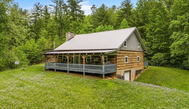 Secluded Mountain Top Retreat with Game Room - your private adventure awaits!