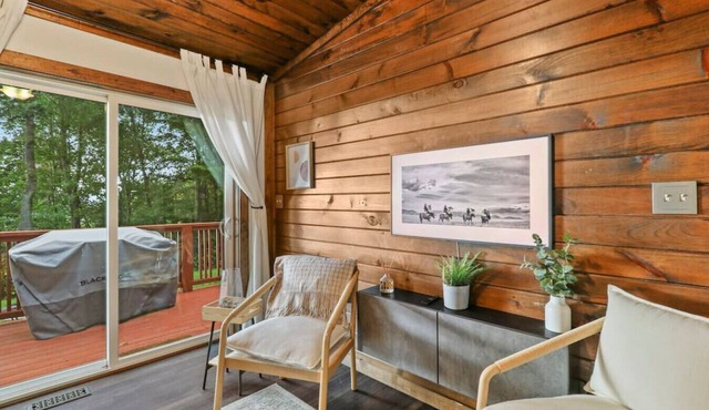 Secluded Mountain-top Modern Cabin In Boone