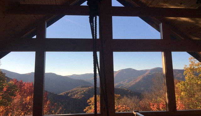 Secluded mountain cabin 5 acres , all rooms with view, hear soothing waterfall