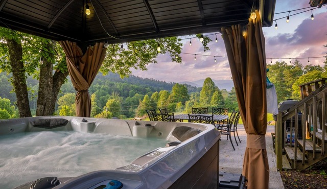 Secluded Mountain Getaway! Hot tub! TailofDragon